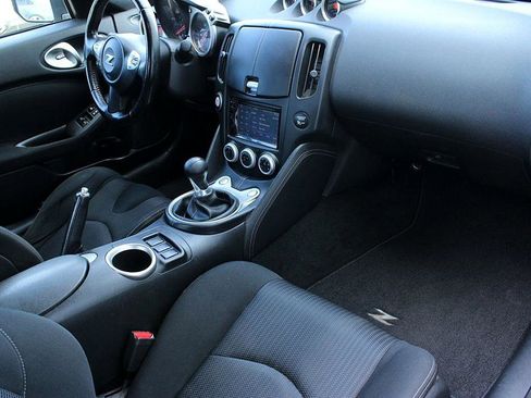 Used 2016 Nissan 370Z Coupe image 11