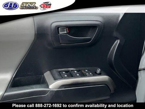 Used 2020 Toyota Tacoma SR5 w/ SR5 Appearance Package (SM) image 11