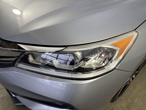 Used 2017 Honda Accord Sport image 28