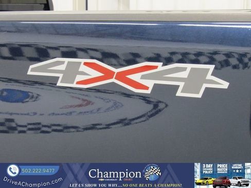 Used 2022 Chevrolet Silverado 2500 Custom w/ Custom Value Package AWD/4WD image 4