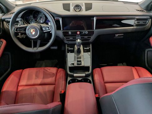 Used 2025 Porsche Macan image 22