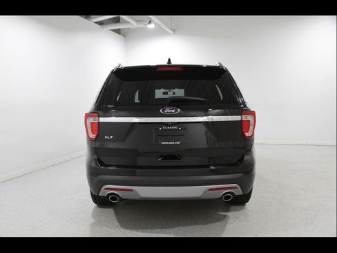 Used 2017 Ford Explorer XLT image 20