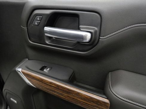Used 2019 Chevrolet Silverado 1500 High Country w/ Technology Package AWD/4WD image 18