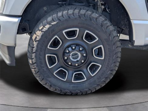 Used 2024 Ford F250 Platinum image 9