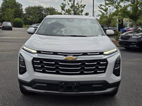 Used 2025 Chevrolet Equinox LT FWD image 2