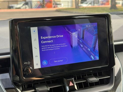 Used 2025 Toyota Corolla LE image 21