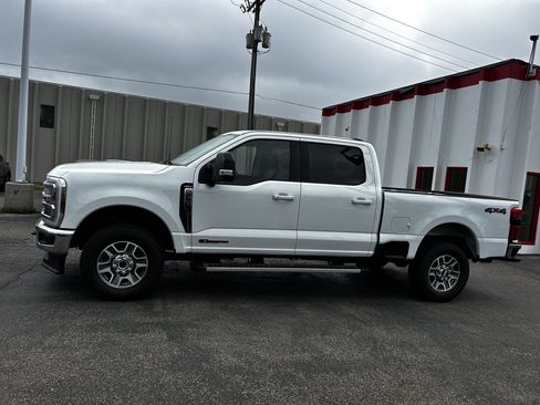 Used 2025 Ford F250 Lariat AWD/4WD image 3