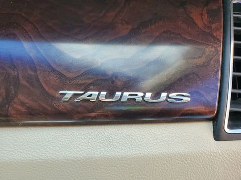 Used 2010 Ford Taurus SEL FWD image 25