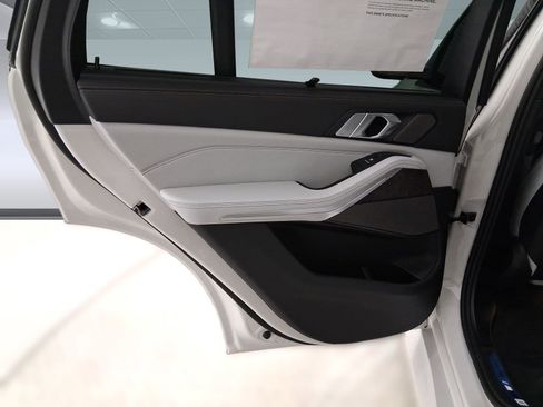 New 2026 BMW X5 xDrive40i w/ M Sport Package image 28