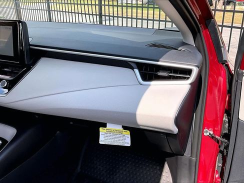 Certified 2025 Toyota Corolla LE image 18