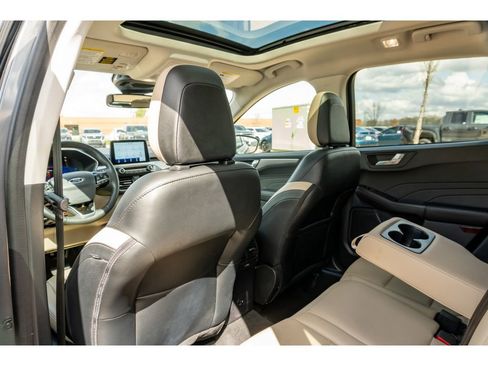 Used 2022 Ford Escape Titanium w/ Class II Trailer Tow Package image 13