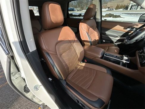 Used 2023 Nissan Pathfinder Platinum w/ Black Appearance Package image 27