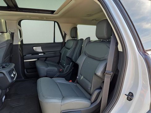 New 2026 Ford Expedition Active image 10