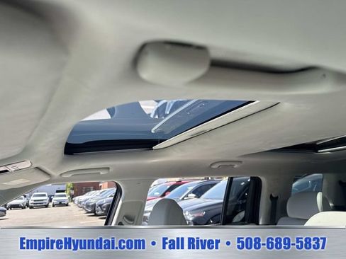 Used 2025 Hyundai Santa Fe Calligraphy AWD/4WD image 9