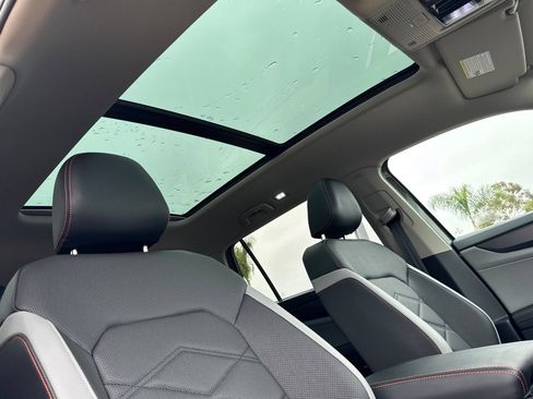 New 2025 Volkswagen Atlas Peak Edition SE AWD/4WD image 18