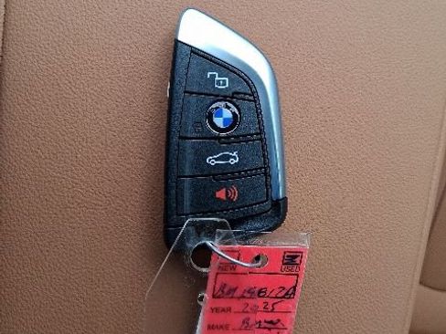 Used 2025 BMW 330i Sedan w/ M Sport Package RWD image 22