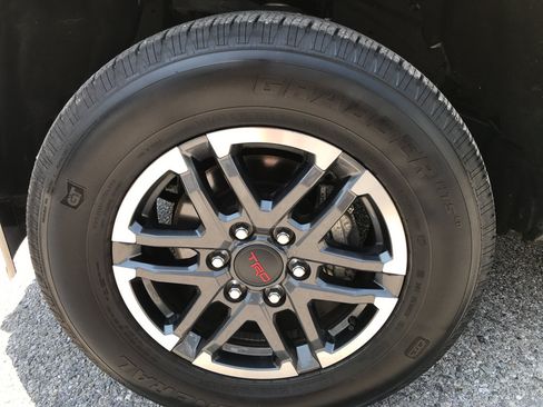 Certified 2024 Toyota Tacoma TRD Sport w/ TRD Sport Upgrade Package AWD/4WD image 11