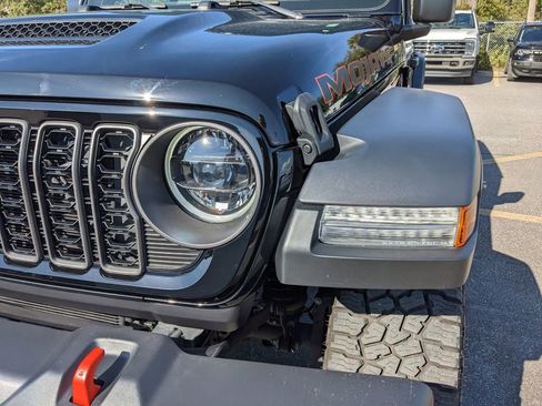 Used 2024 Jeep Gladiator Mojave w/ Technology Group image 12