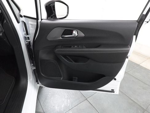 New 2027 Chrysler Pacifica Select FWD image 27