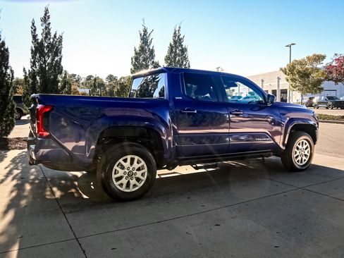 Used 2025 Toyota Tacoma SR5 image 11