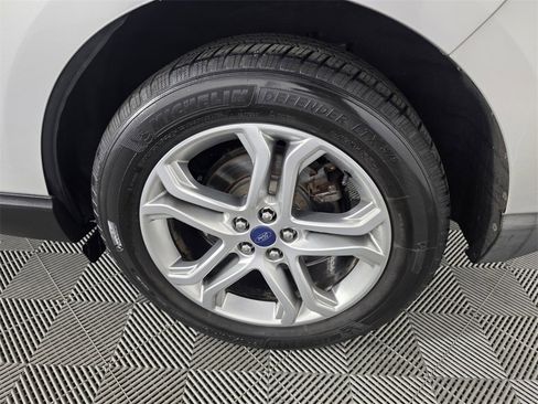 Used 2018 Ford Edge Titanium image 18