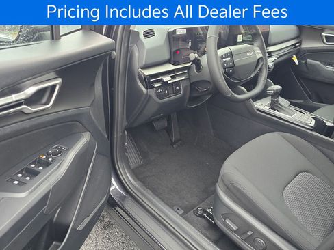 New 2026 Kia Sportage LX w/ LX Convenience Package FWD image 9