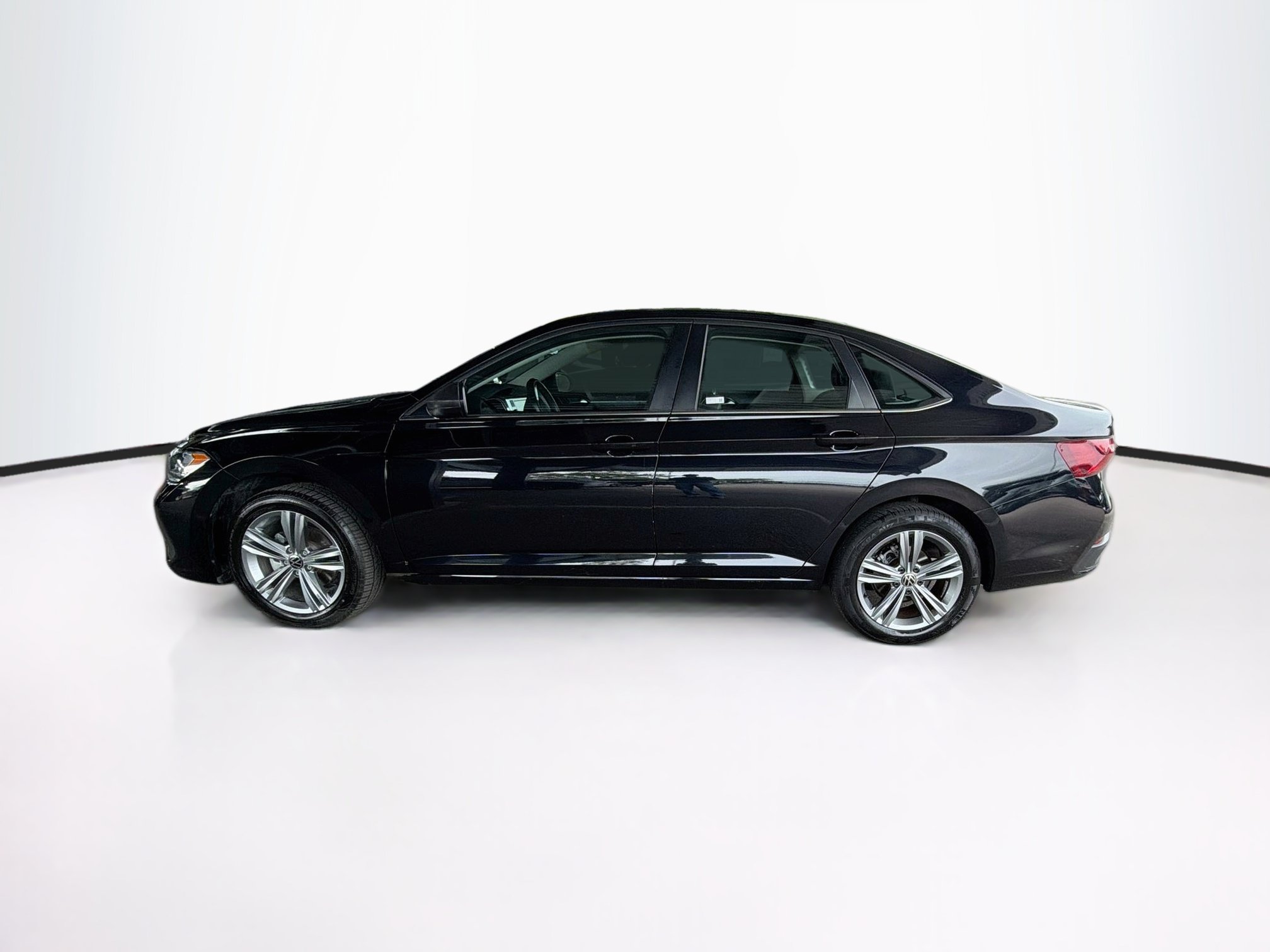 Used 2024 Volkswagen Jetta SE FWD image 4