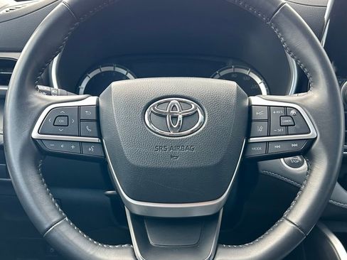 Certified 2024 Toyota Highlander XLE image 23