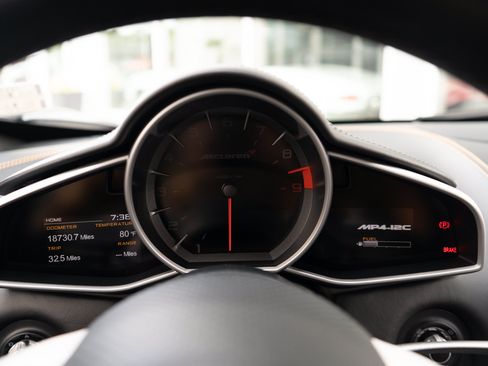 Used 2012 McLaren MP4-12C Coupe RWD image 13