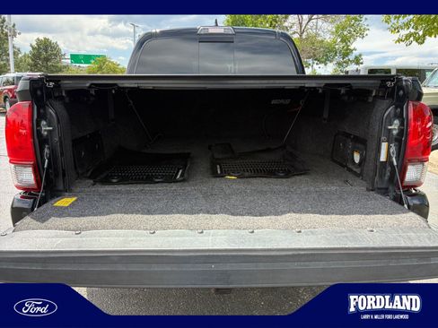 Used 2018 Toyota Tacoma TRD Sport w/ Technology Package AWD/4WD image 32
