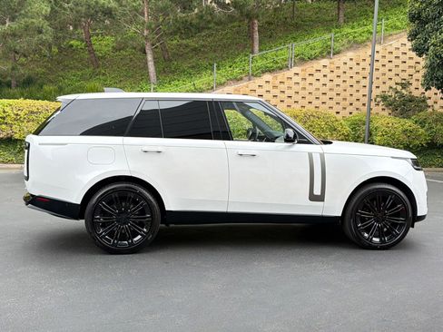 New 2026 Land Rover Range Rover SE image 8
