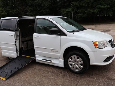 Used 2017 Dodge Grand Caravan SE w/ Power Window Group FWD image 1