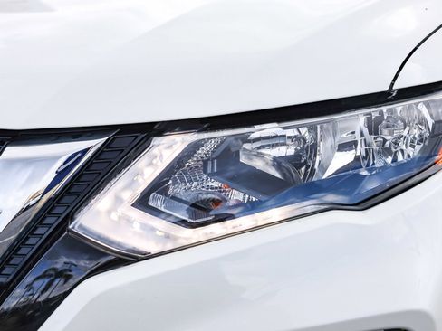 Used 2019 Nissan Rogue SV w/ Sun & Sound Touring Package FWD image 21