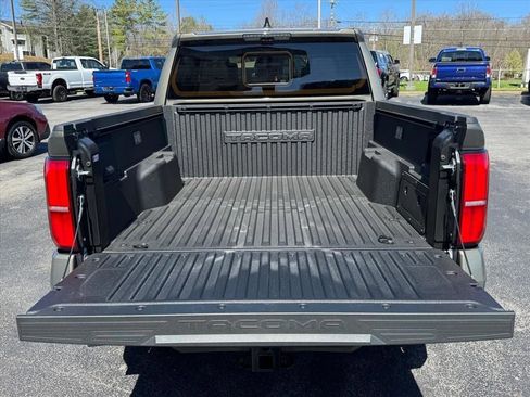 Used 2025 Toyota Tacoma TRD Off-Road w/ TRD Off Road Premium Package image 15