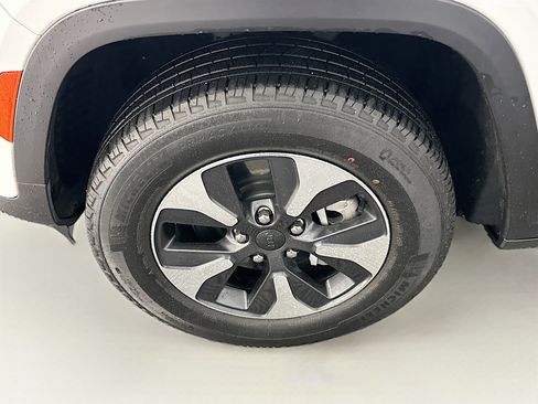 Used 2022 Jeep Grand Cherokee Limited 4xe image 11