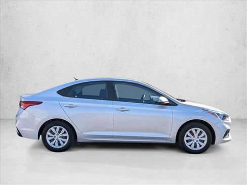 Used 2022 Hyundai Accent SE FWD image 5