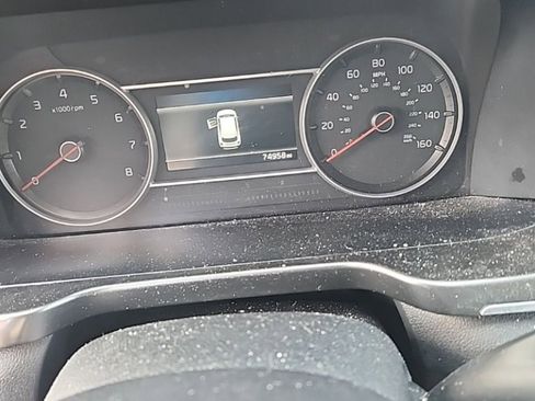 Used 2022 Kia Sorento LX image 4