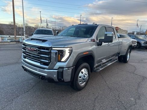 Used 2025 GMC Sierra 3500 SLT w/ SLT Premium Package image 3