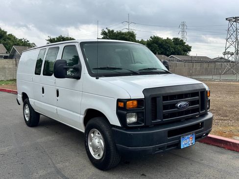 Used 2010 Ford E-250 and Econoline 250 image 3