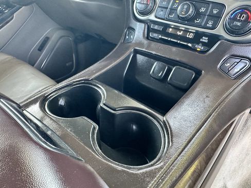 Used 2015 Chevrolet Suburban LT image 25