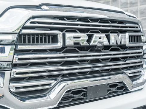 Used 2026 RAM 2500 Laramie AWD/4WD image 15