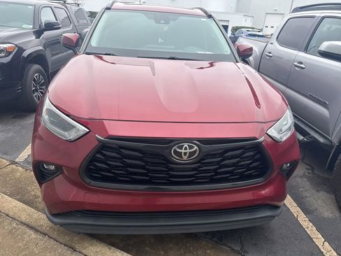 Used 2021 Toyota Highlander XLE image 2
