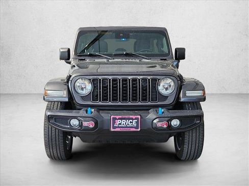 Used 2024 Jeep Wrangler Unlimited AWD/4WD image 2
