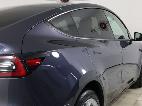 Used 2021 Tesla Model Y Long Range AWD/4WD image 39