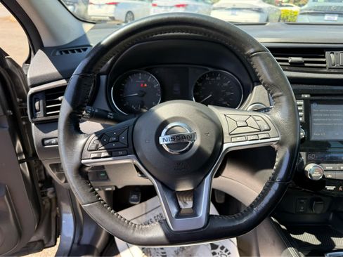 Used 2018 Nissan Rogue Sport SL FWD image 6