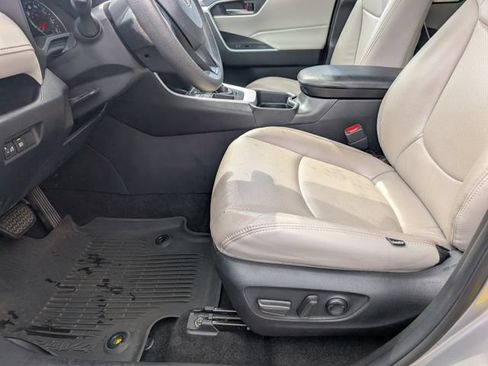 Used 2021 Toyota RAV4 XLE FWD image 15
