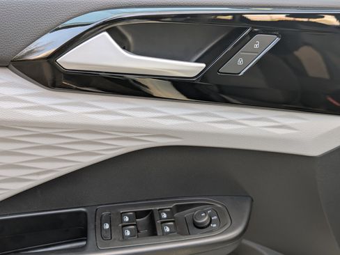 Used 2024 Volkswagen Taos S image 15