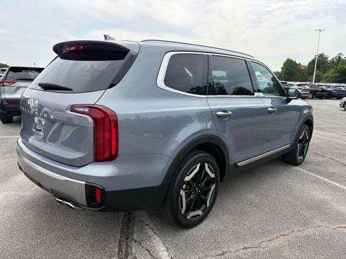 Used 2025 Kia Telluride S FWD image 3