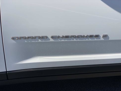 Used 2026 Jeep Grand Cherokee L Laredo RWD image 13