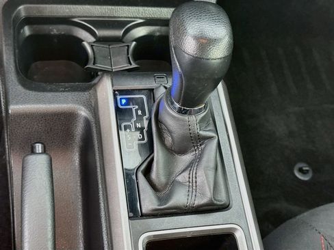 Used 2022 Toyota Tacoma SR5 w/ SR5 Appearance Package (SM) RWD image 21
